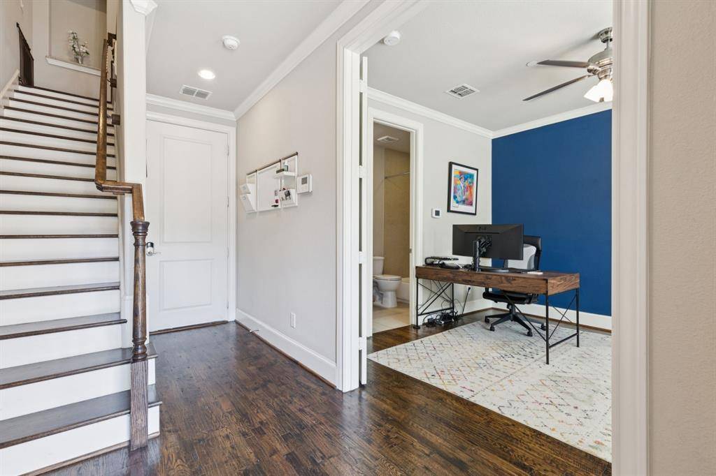 561 S Cesar Chavez Boulevard, Dallas, TX 75201