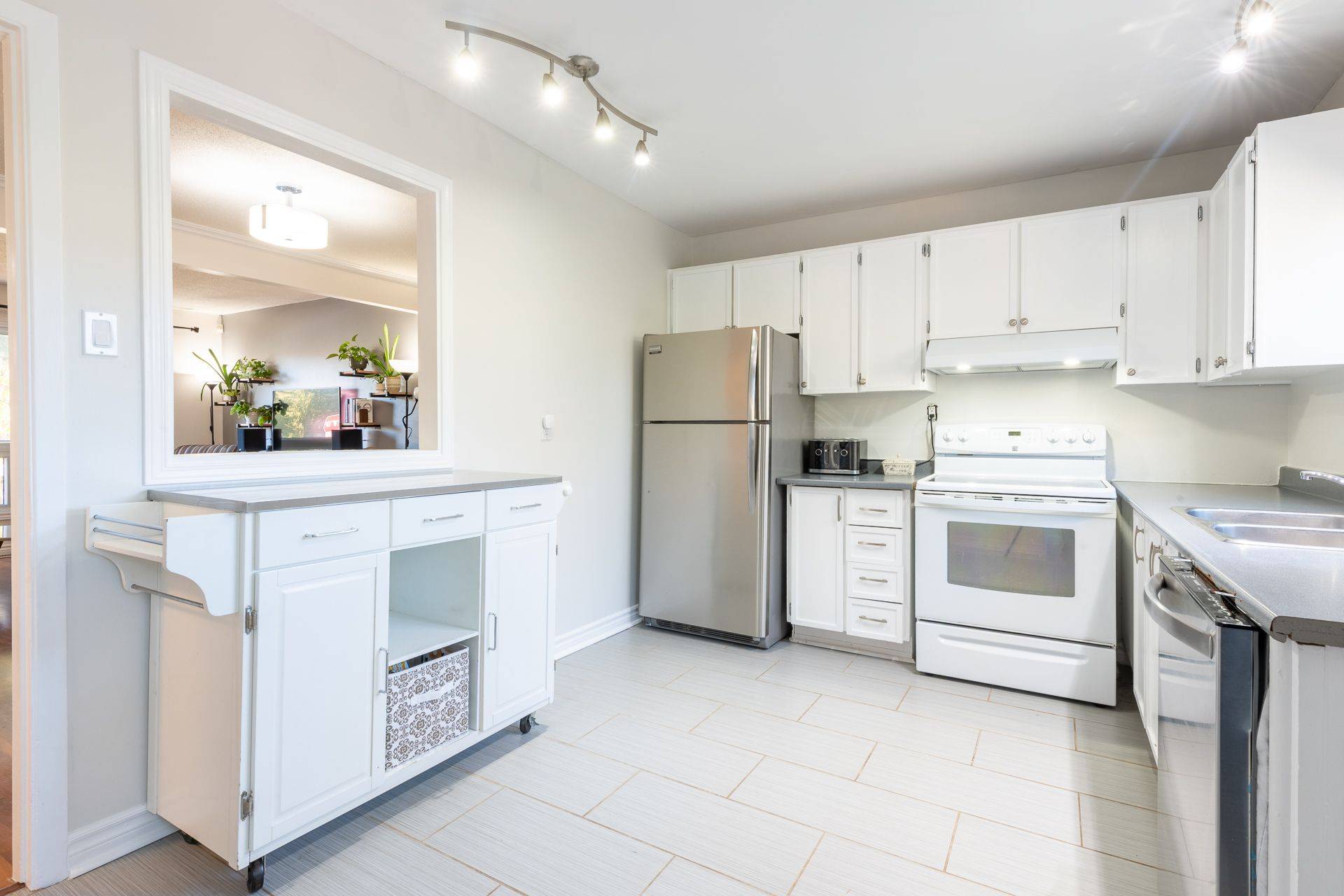 55E Foxfield DR, Barrhaven, ON K2J 1L7