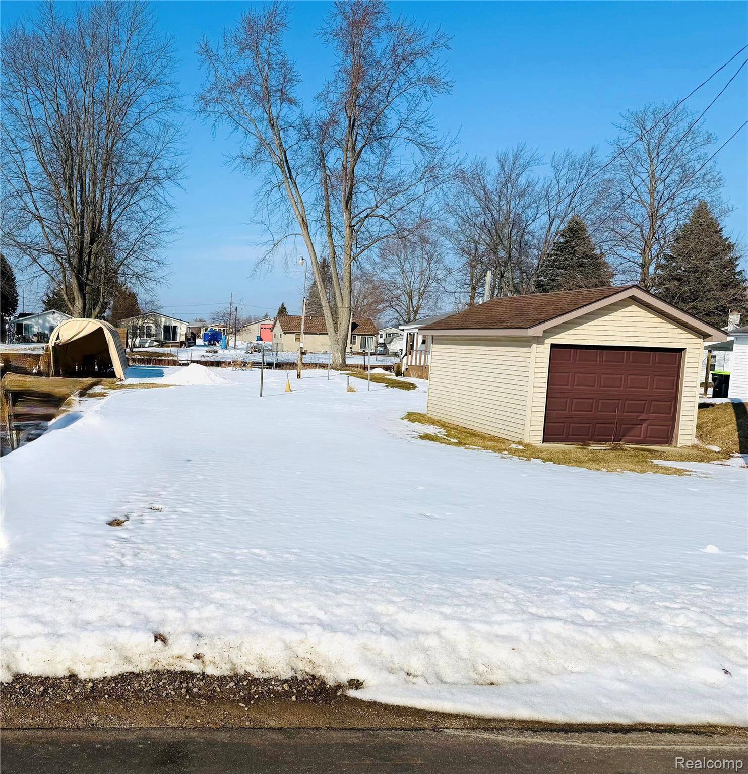 336 Twin Lake RD, Tobacco Township, MI 48612