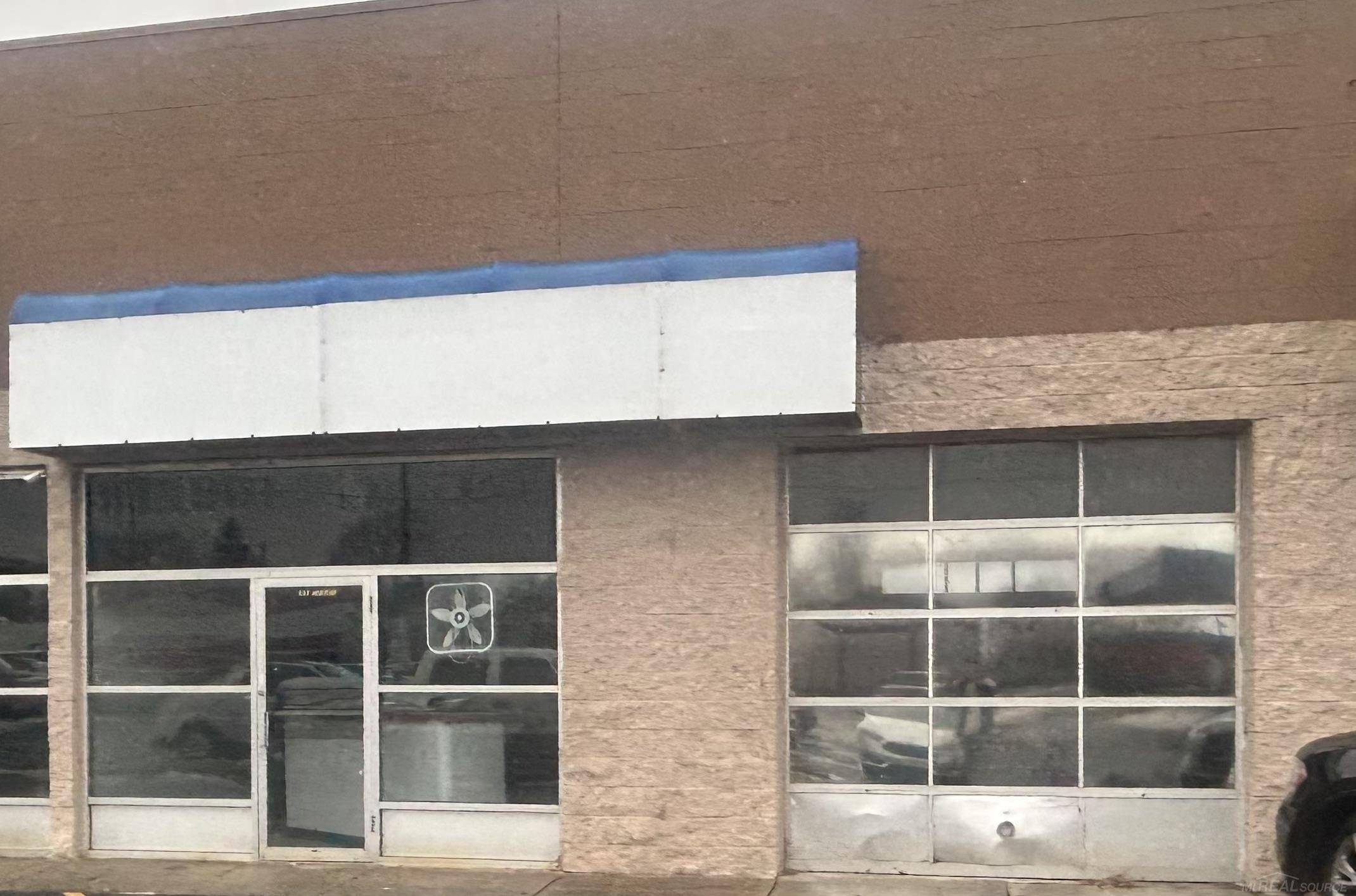 163 Groesbeck HWY, Mt Clemens, MI 48043