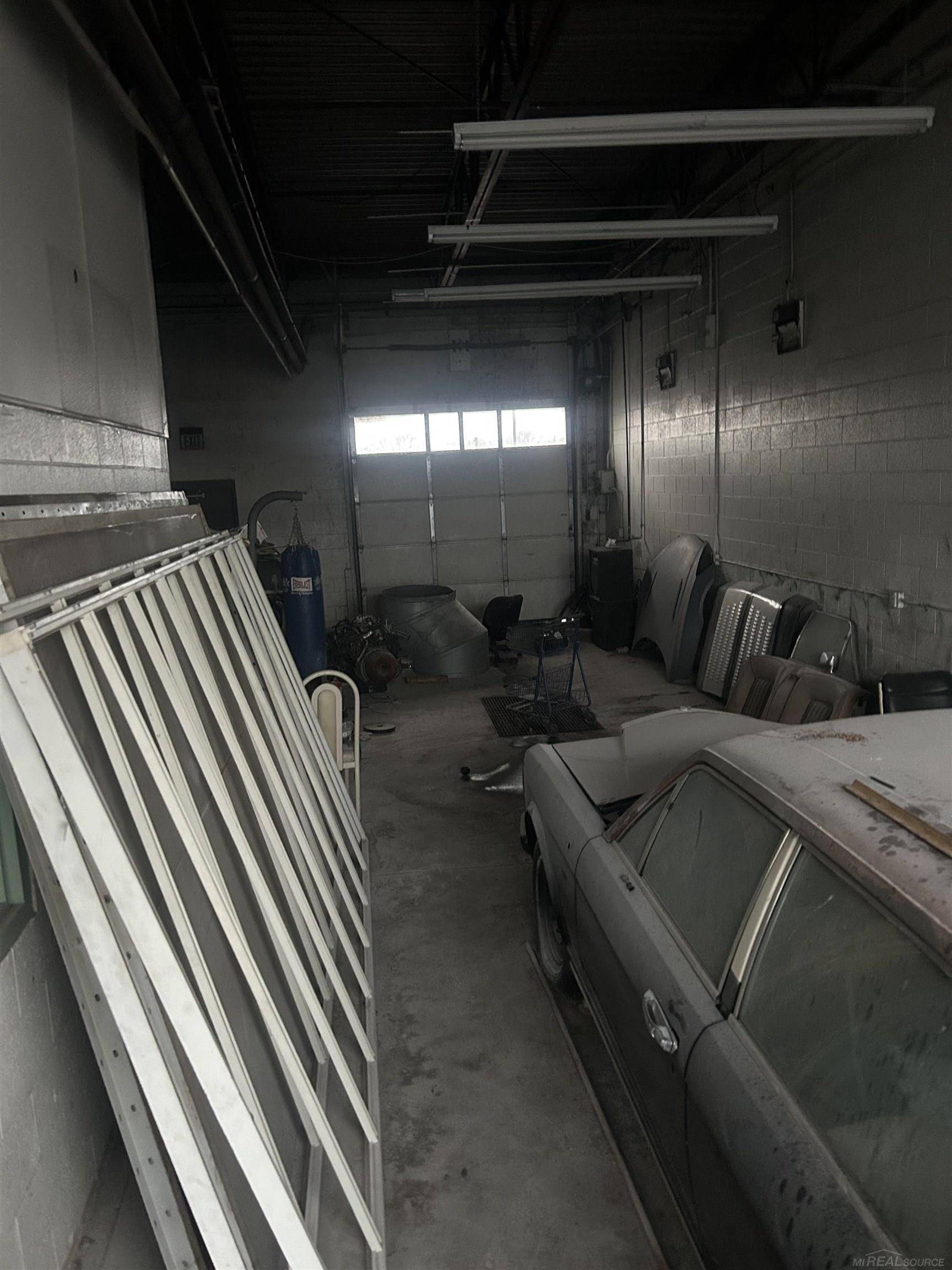 163 Groesbeck HWY, Mt Clemens, MI 48043