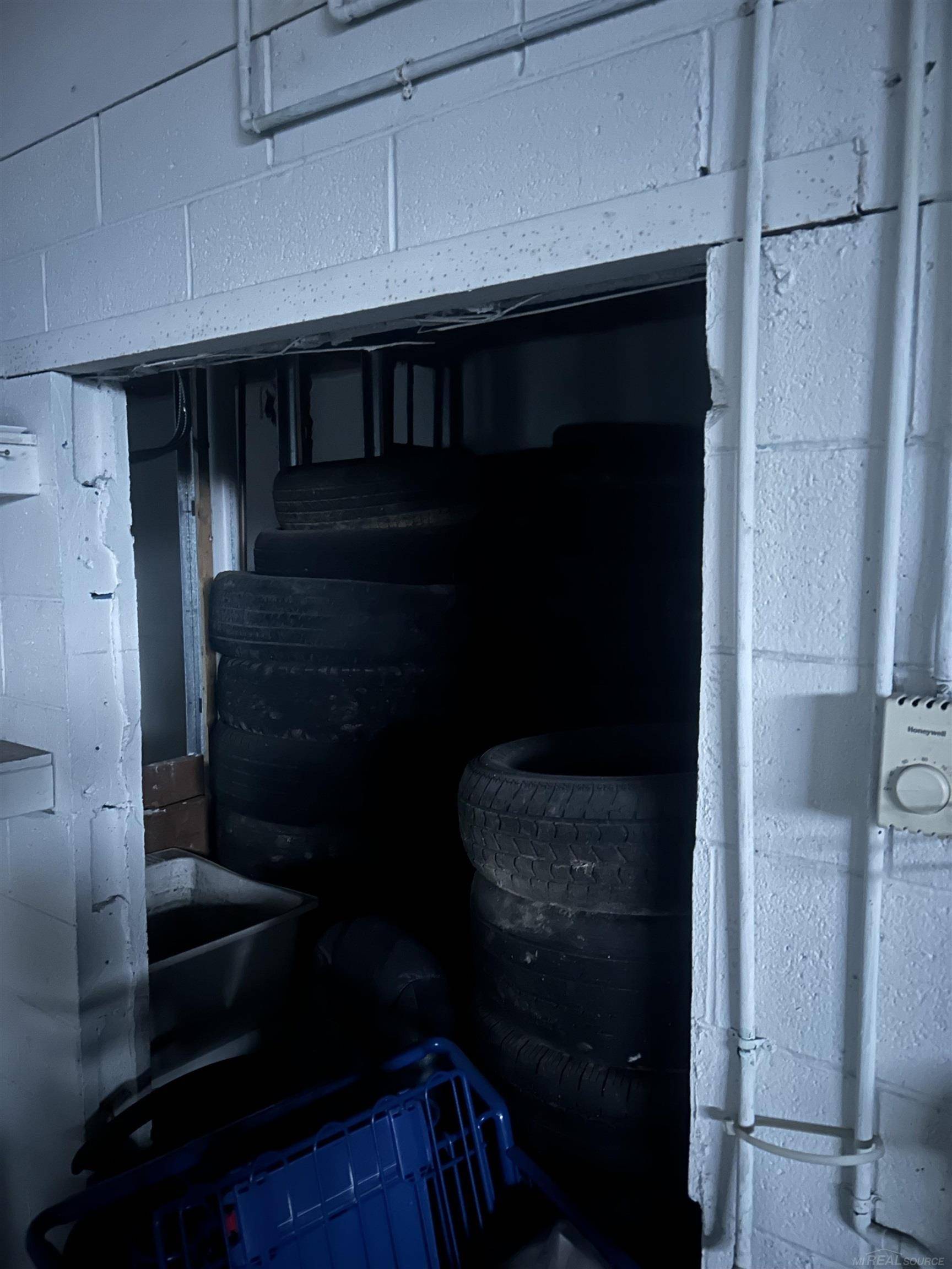 163 Groesbeck HWY, Mt Clemens, MI 48043