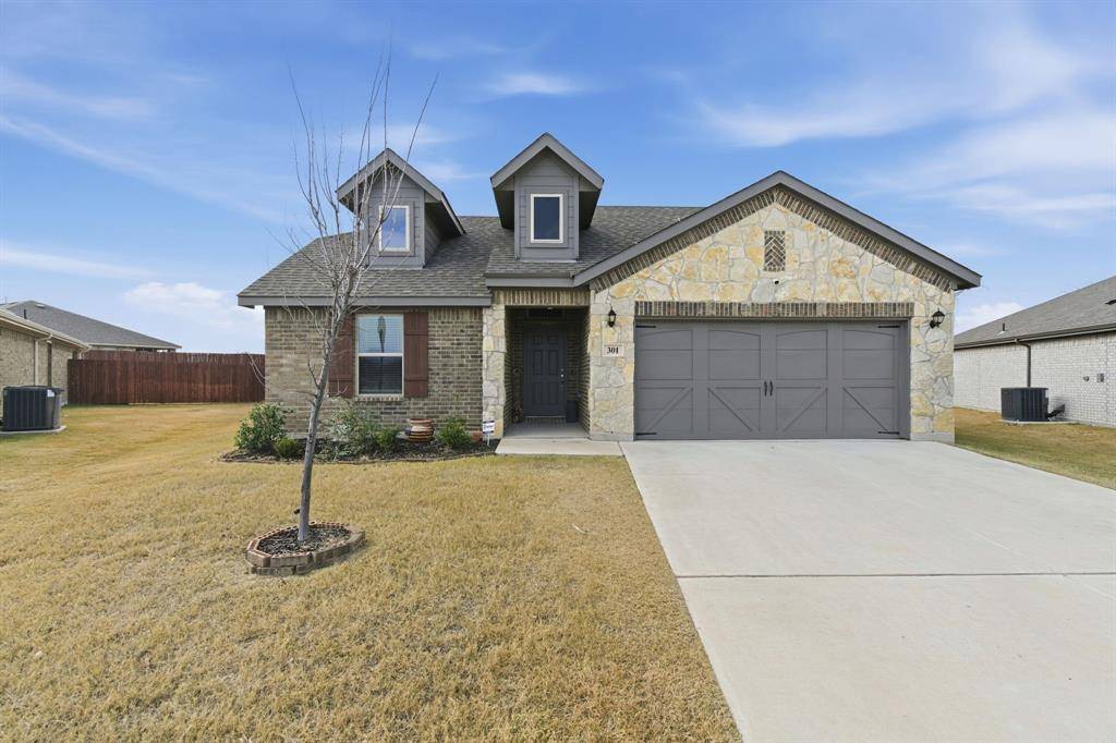 301 Chickasaw Drive, Cleburne, TX 76033
