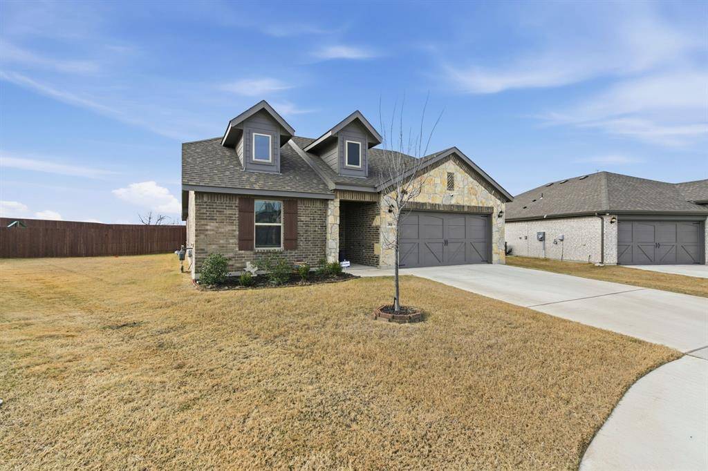 301 Chickasaw Drive, Cleburne, TX 76033