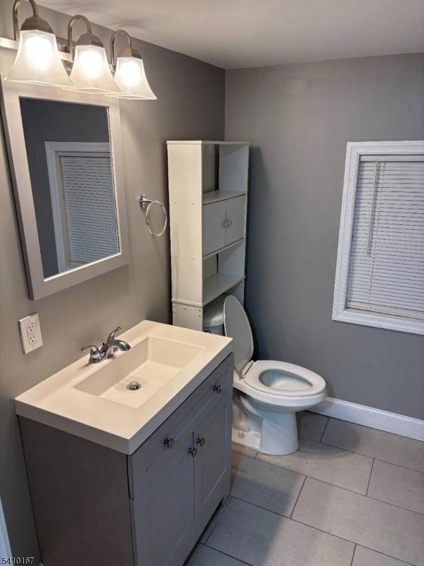 15 Olive St #2, East Orange City, NJ 07017