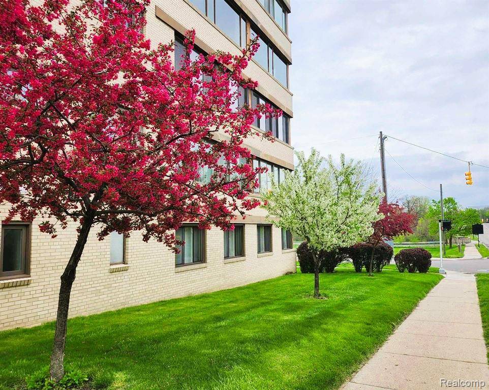 915 E Court ST, Flint, MI 48503