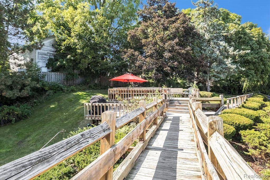 915 E Court ST, Flint, MI 48503