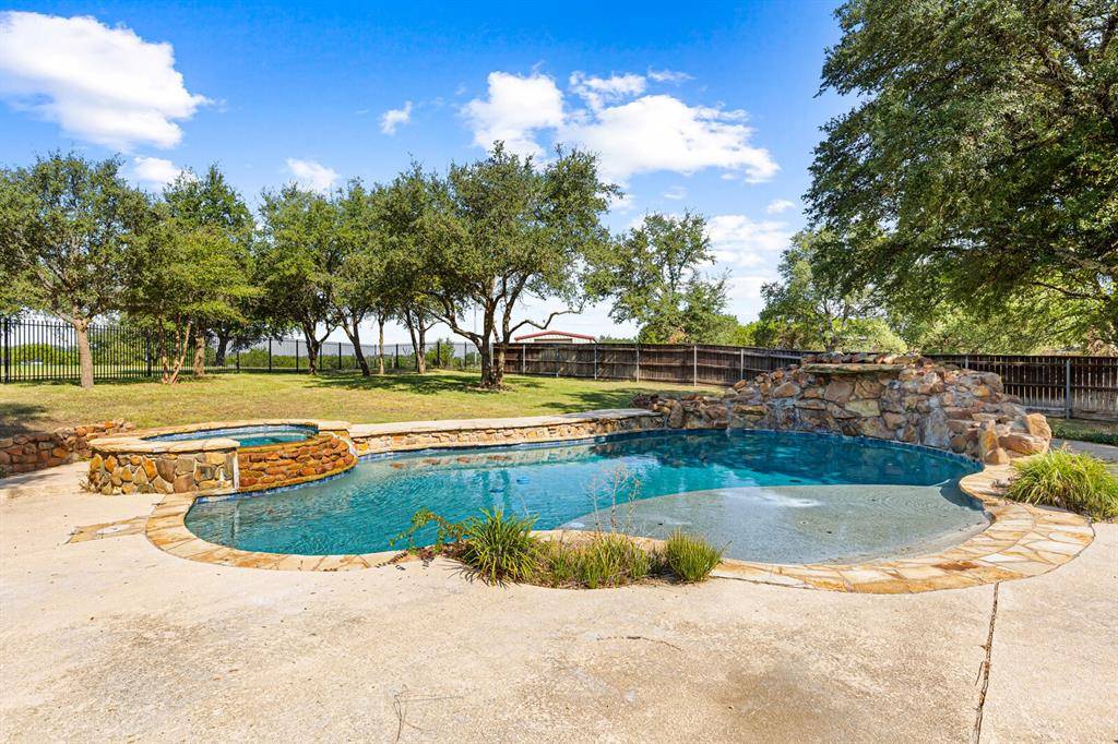 1865 Austin Hines Drive, China Spring, TX 76633