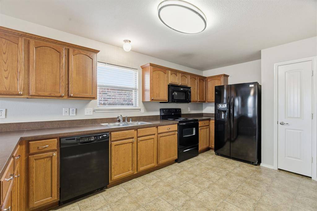 2011 Pine Knot Drive, Heartland, TX 75126