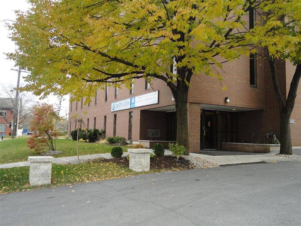 1376 Bank ST #B400, Billings Bridge - Riverside Park And Area, ON K1H 7Y3