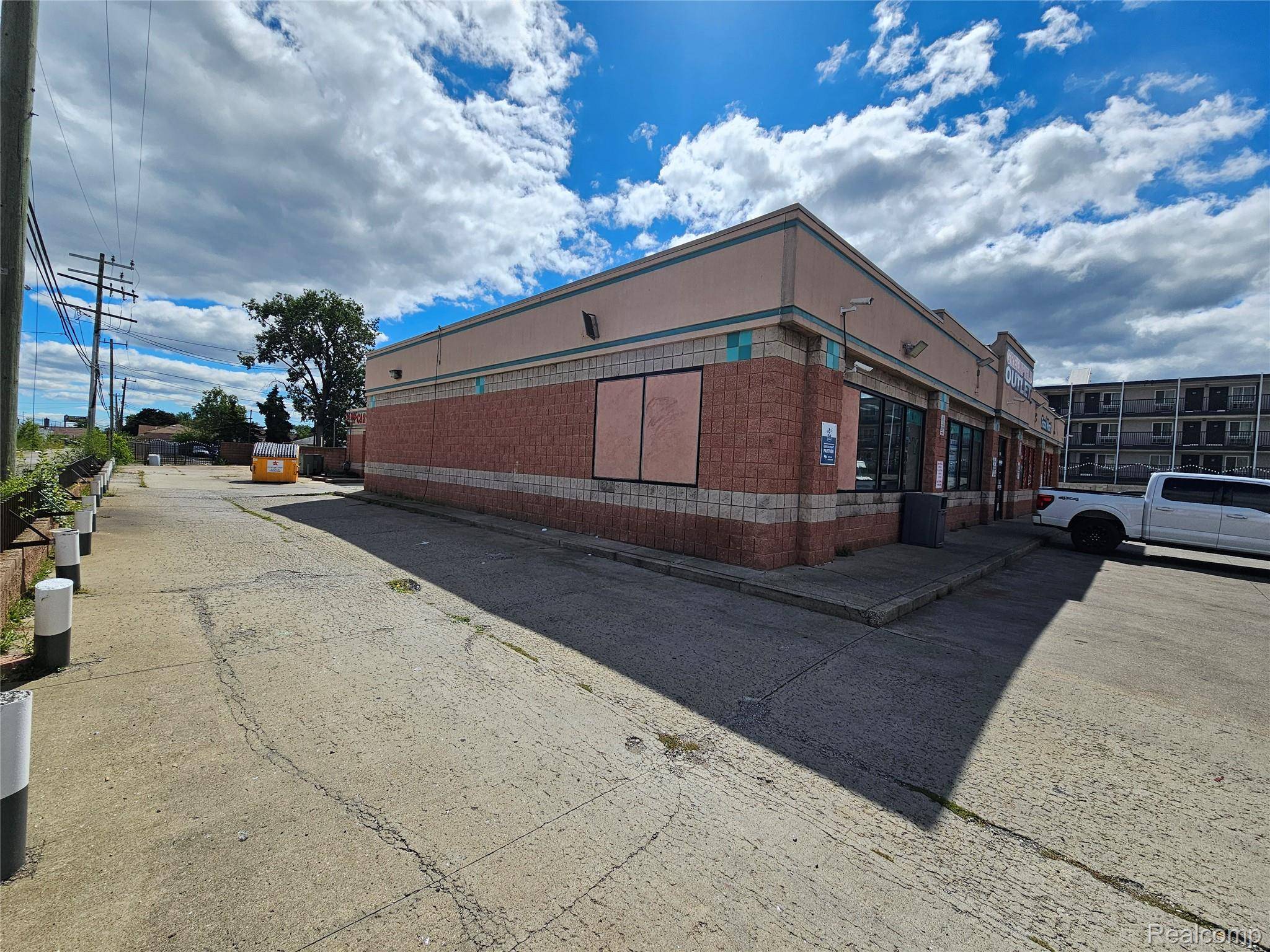 20500 GREENFIELD RD, Detroit, MI 48235