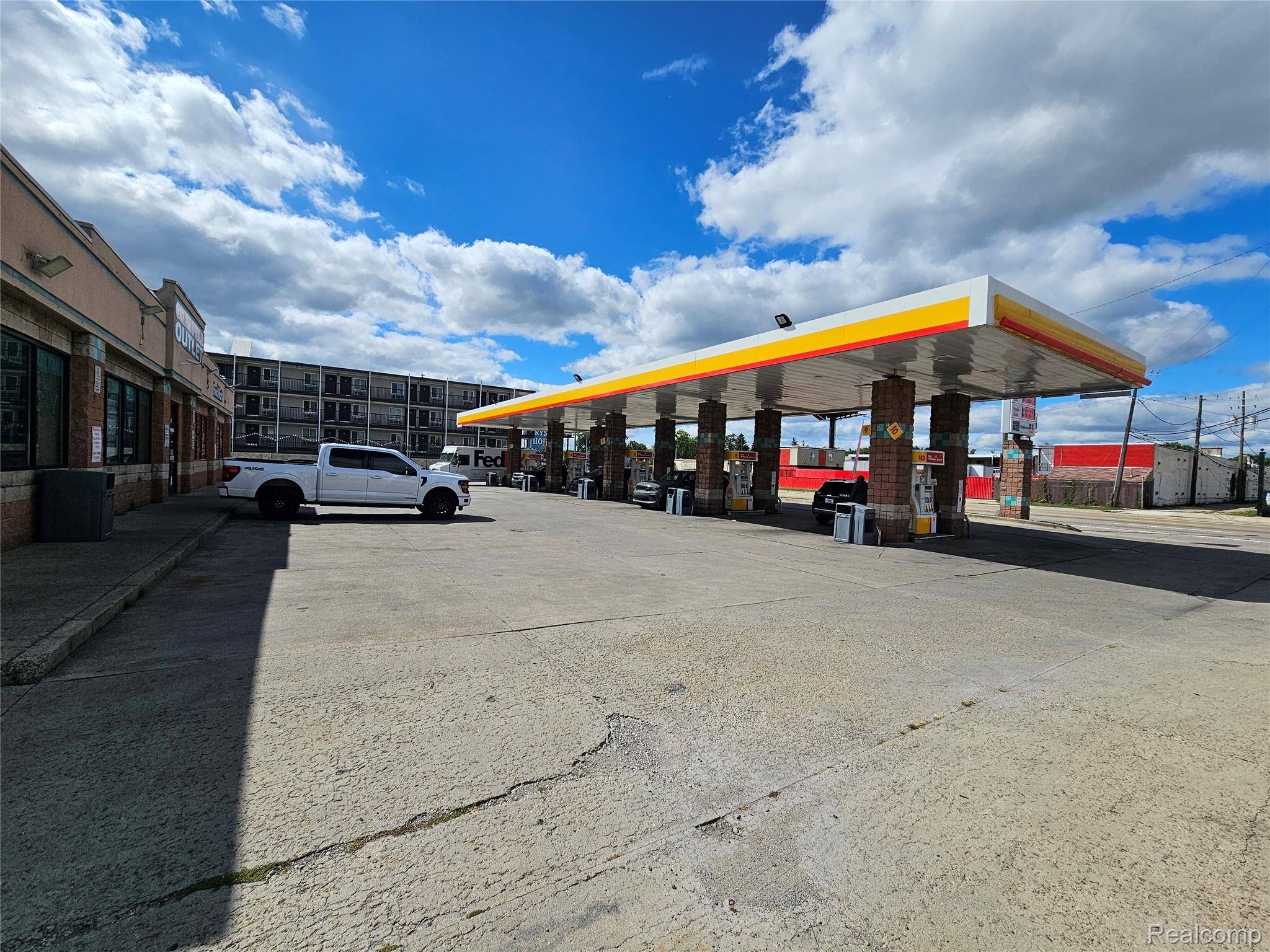 20500 GREENFIELD RD, Detroit, MI 48235