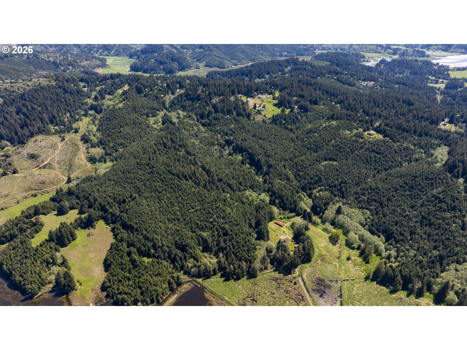 94010 North Way LN, North Bend, OR 97459