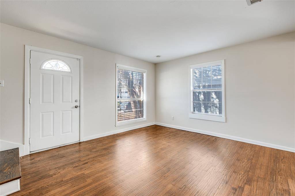 306 N Montreal Avenue, Dallas, TX 75208