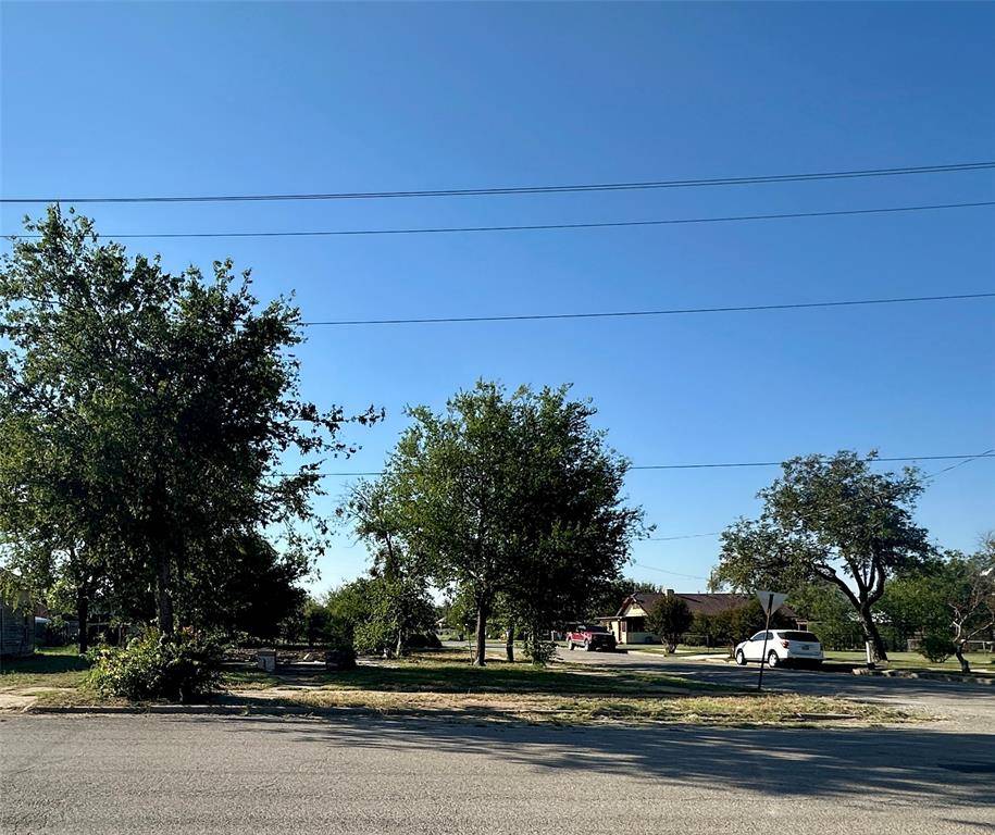315 W Cedar Street, Coleman, TX 76834