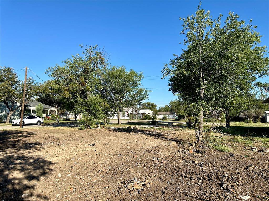 315 W Cedar Street, Coleman, TX 76834