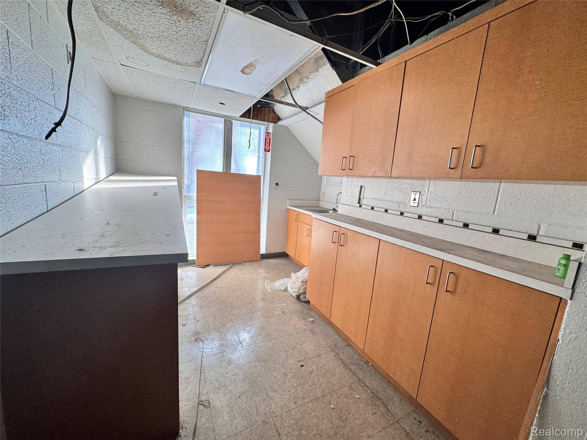 20800 Greenfield RD, Oak Park, MI 48237