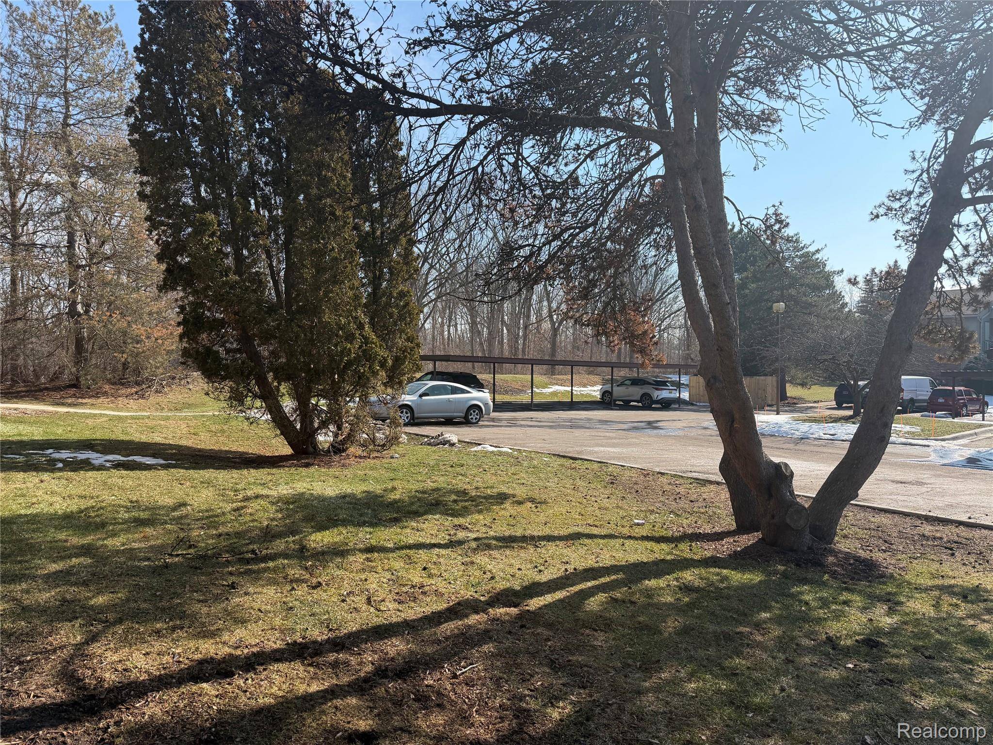 22140 Indian Creek DR, Farmington Hills, MI 48335