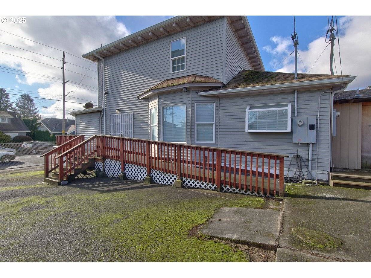 8523 SE STARK ST, Portland, OR 97216