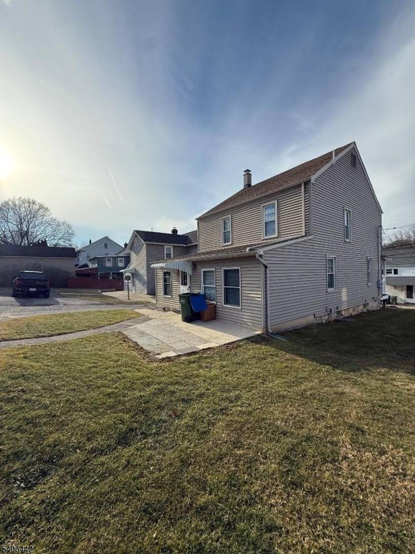 36 Willow Ave, Bloomsbury Boro, NJ 08804