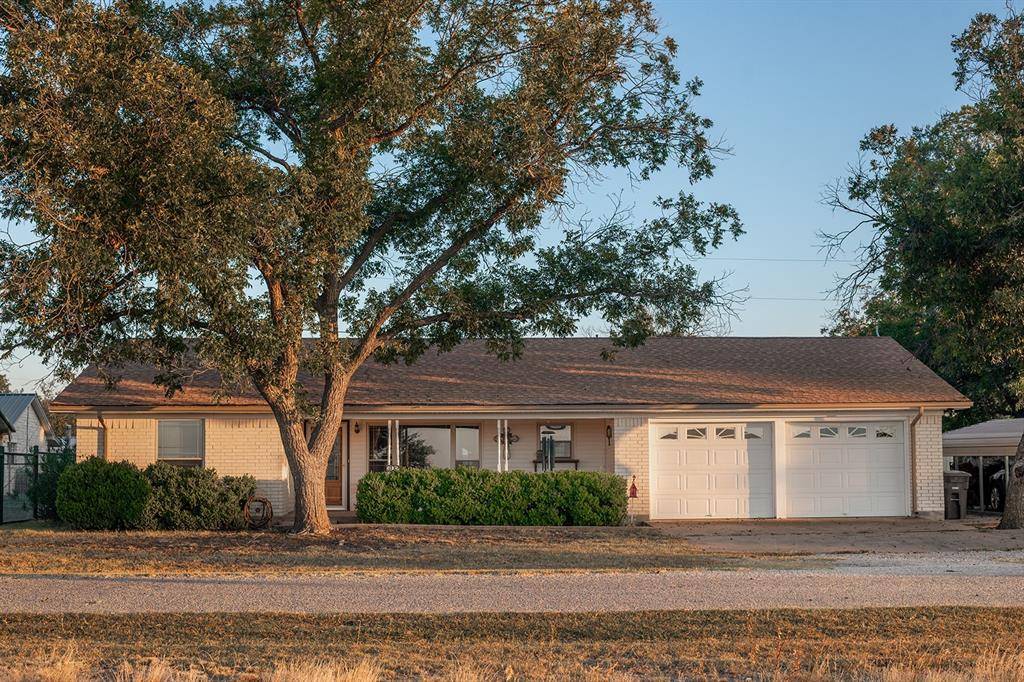 302 N Shore Drive, Brady, TX 76825