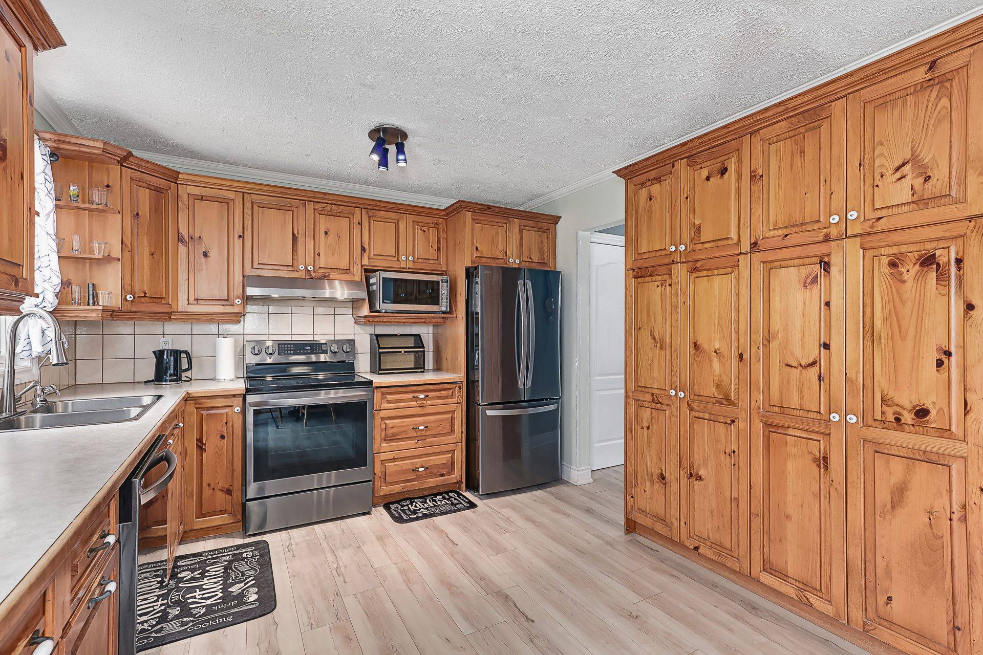 135 King ST, Adjala-tosorontio, ON L0M 1M0