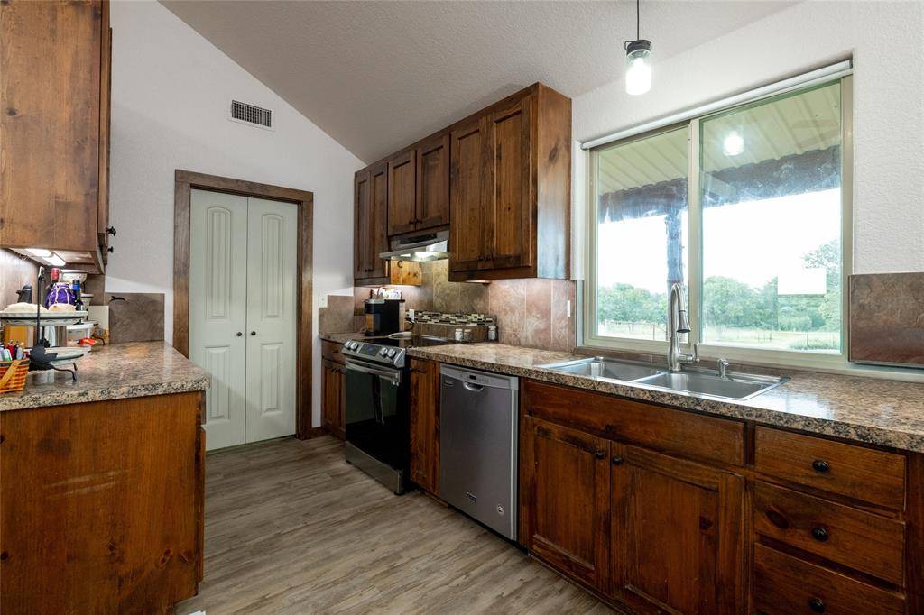 493 Browning Road, Bellevue, TX 76228