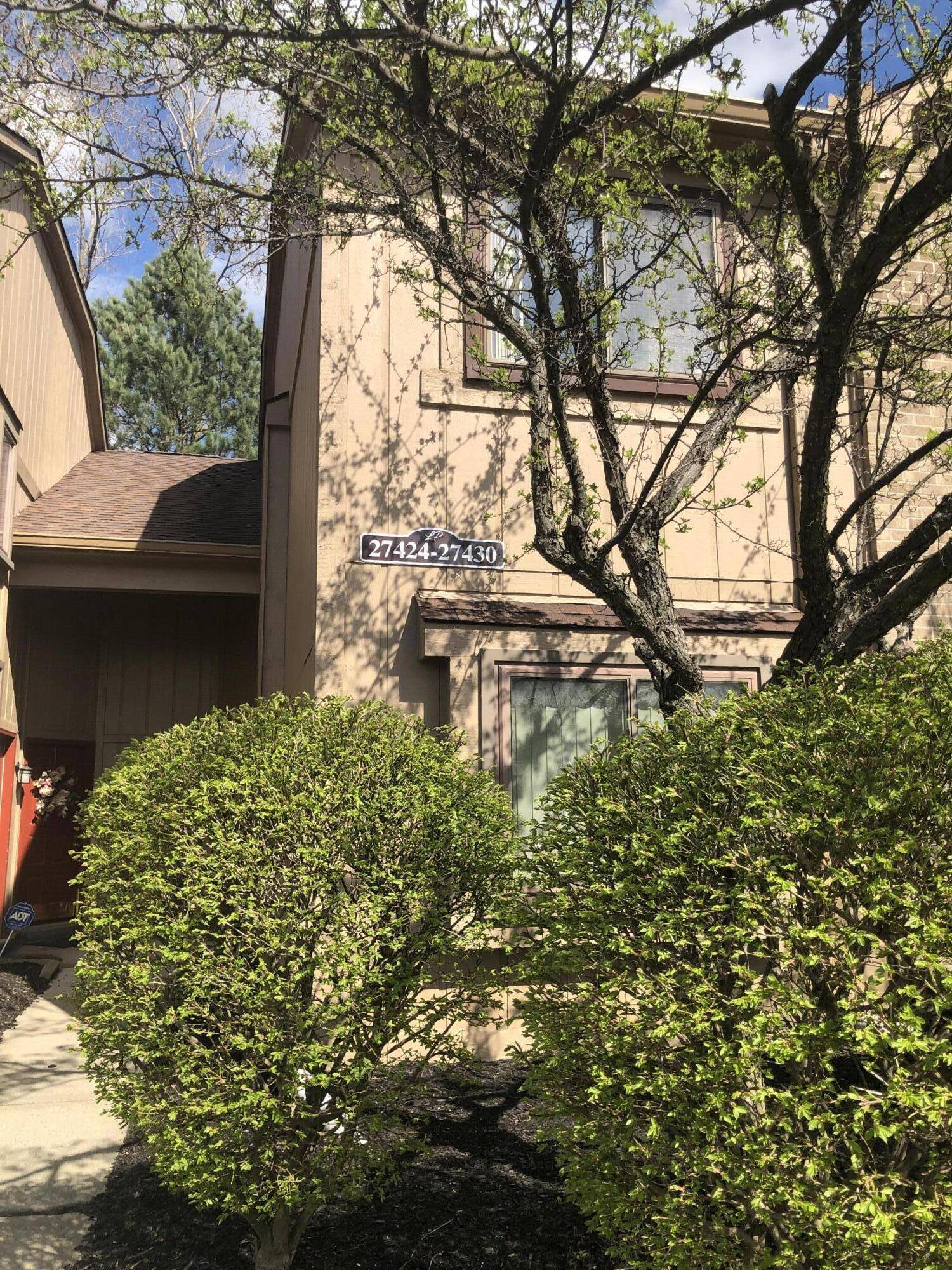 27430 Evergreen RD #36, Lathrup Vllg, MI 48076