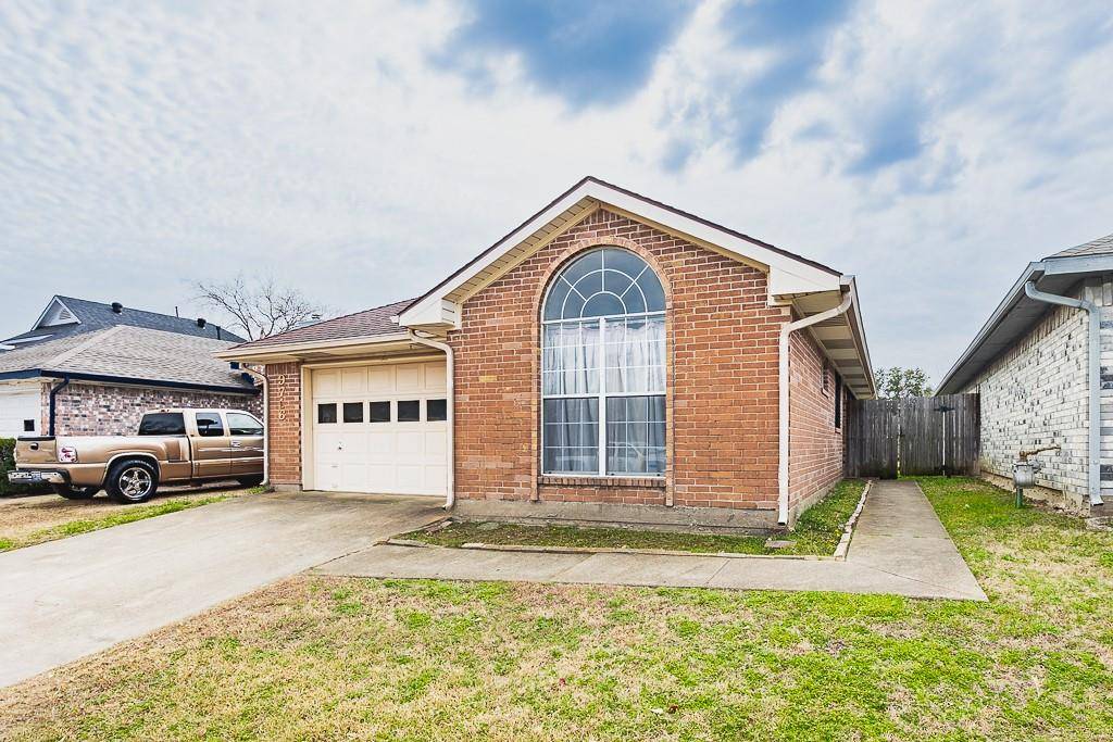 9716 Pinehurst Lane, Dallas, TX 75227