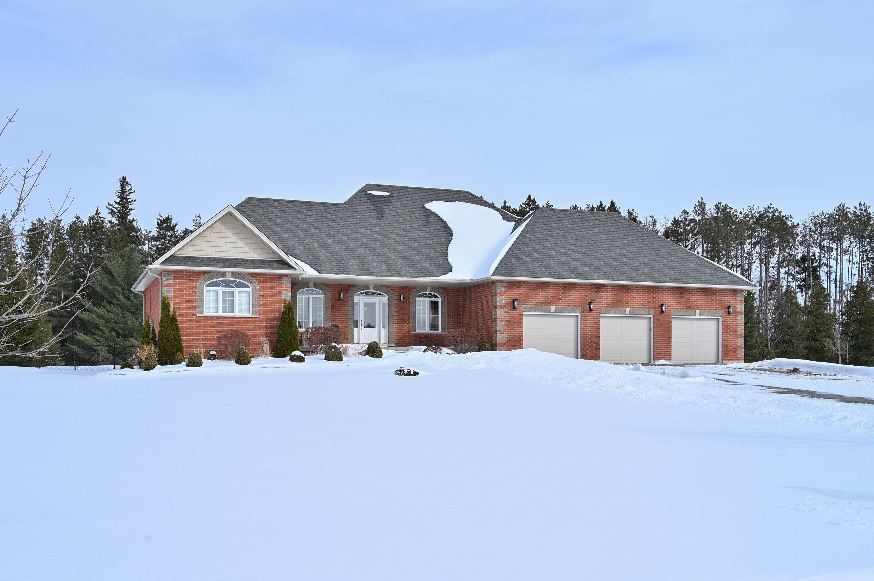 11 Harry Parker PL, Adjala-tosorontio, ON L0M 1J0