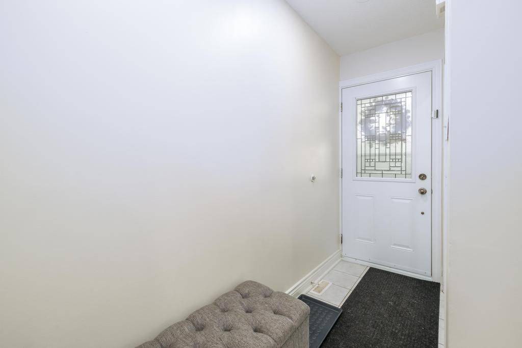 23 Four Winds DR #13, Toronto W05, ON M3J 1K7