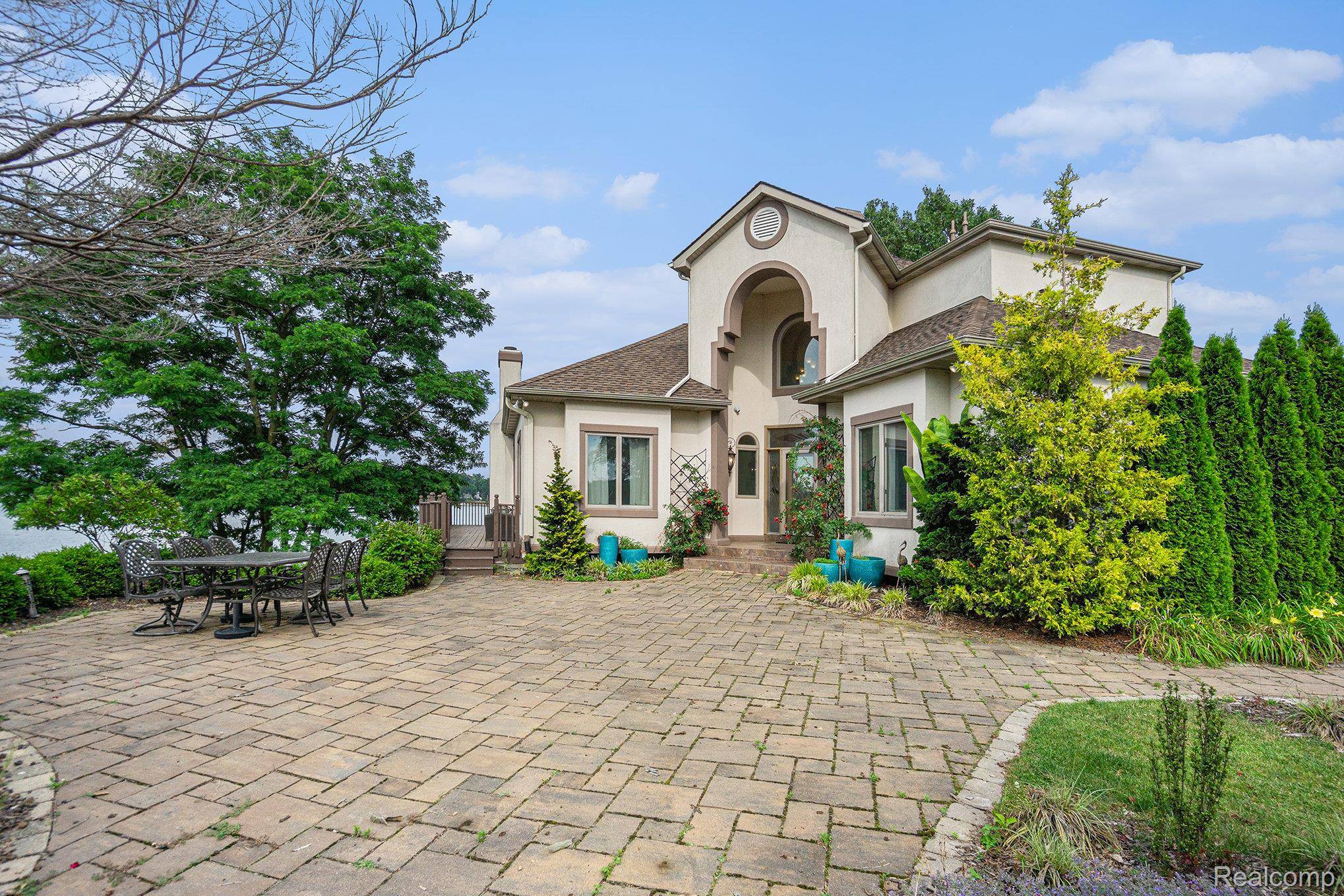 265 Lakeshore DR, Battle Creek, MI 49015