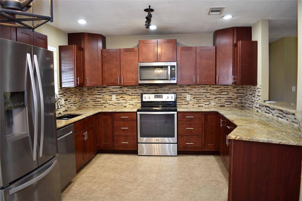 1207 E Fitzgerald Street, Bangs, TX 76823