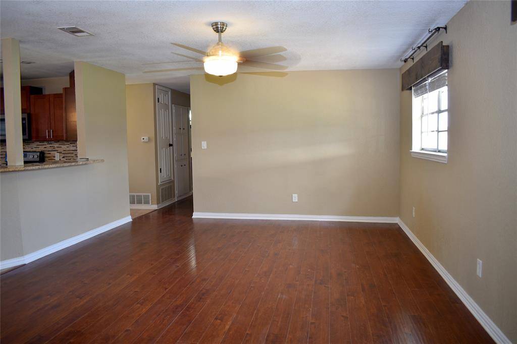 1207 E Fitzgerald Street, Bangs, TX 76823