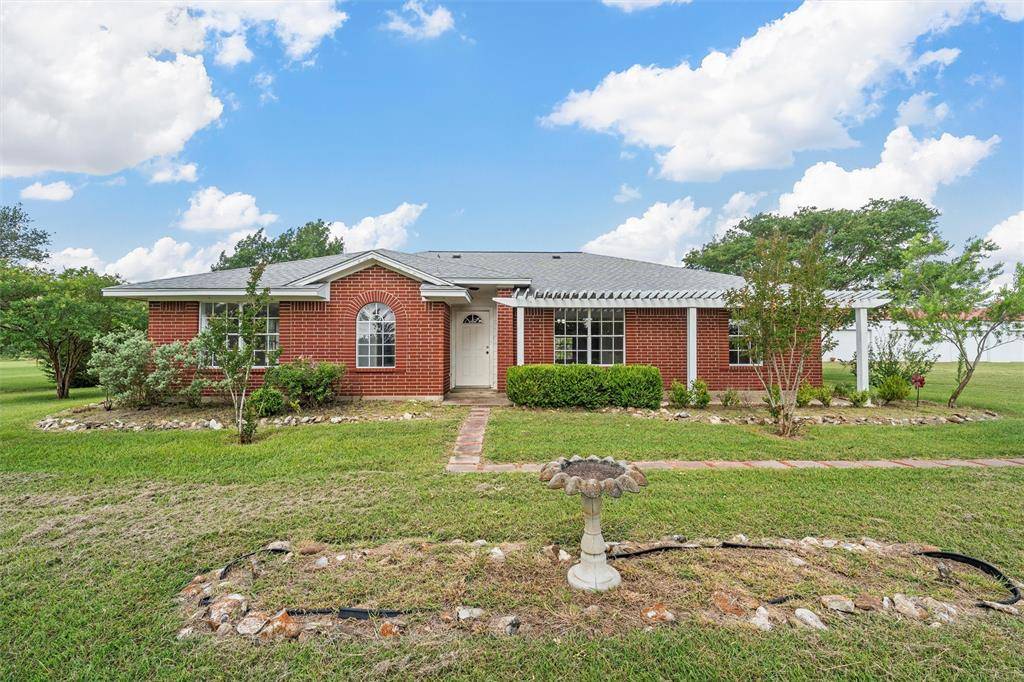 689 LCR 662, Kosse, TX 76653