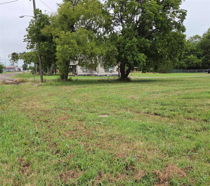 901 S 13th, Honey Grove, TX 75446