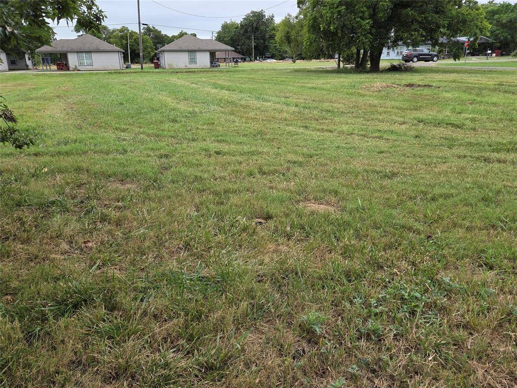901 S 13th, Honey Grove, TX 75446