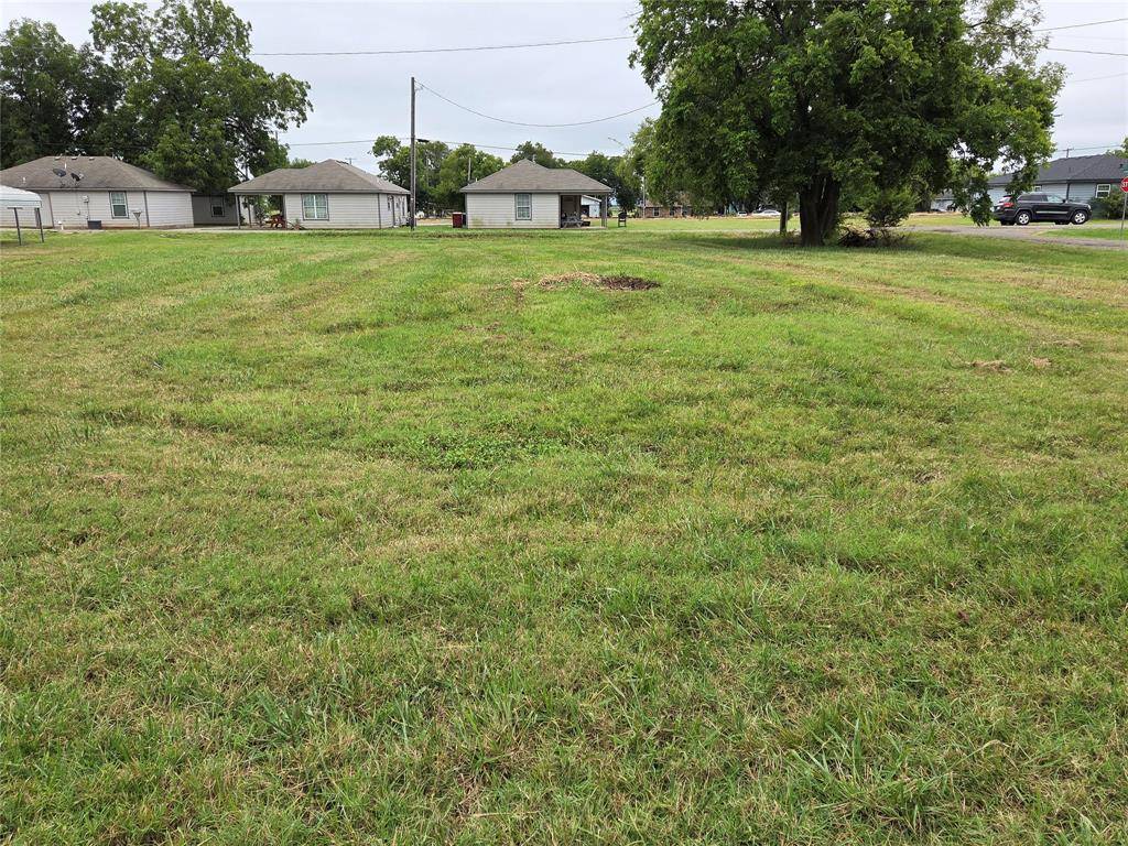 901 S 13th, Honey Grove, TX 75446