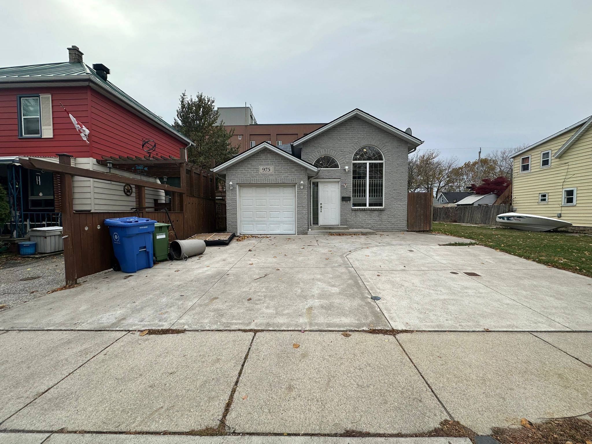 975 Albert RD, Windsor, ON N8Y 3P1