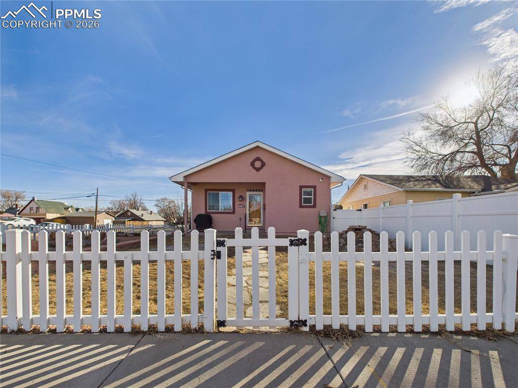 902 W 15th ST, Pueblo, CO 81003