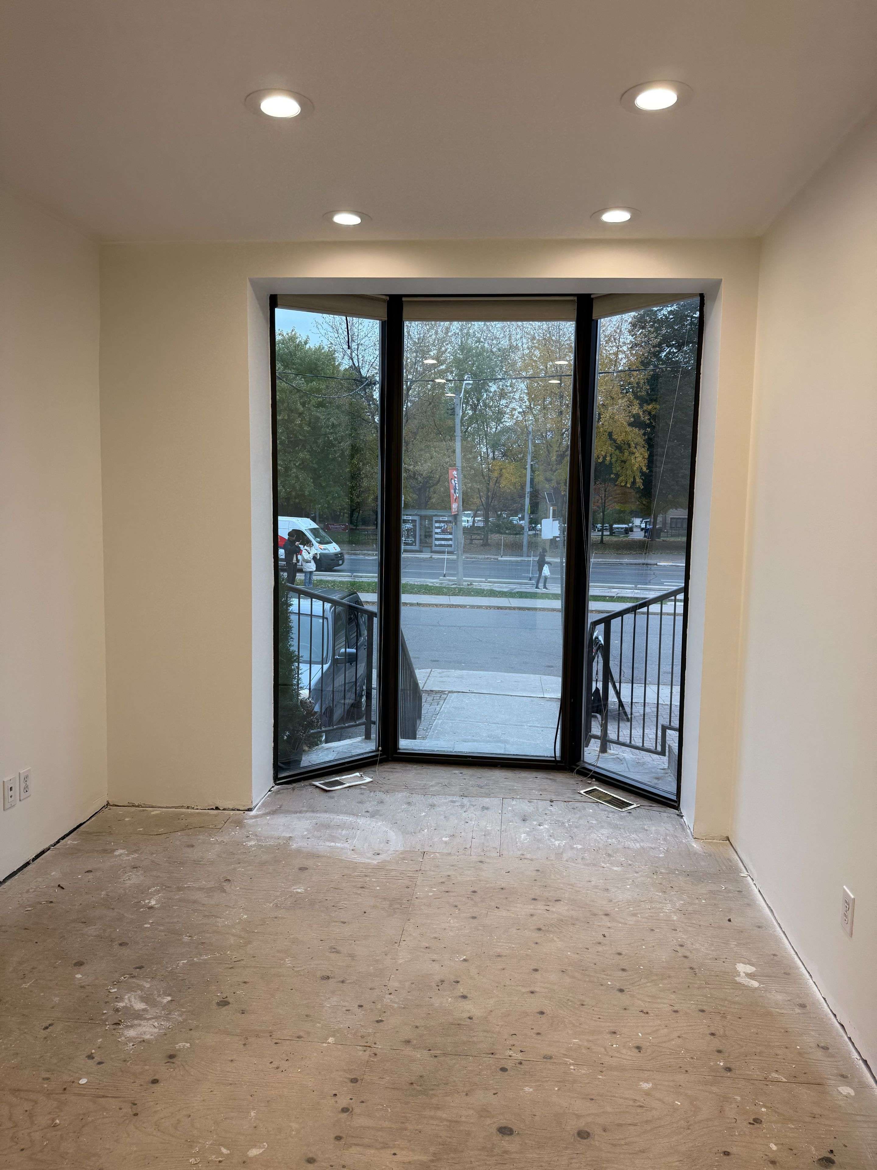 8 Lawton BLVD, Toronto C02, ON M4V 1Z4
