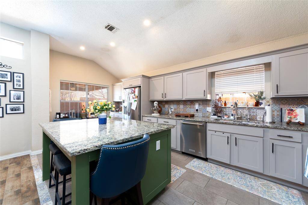 6004 Ten Wood Court, Arlington, TX 76018