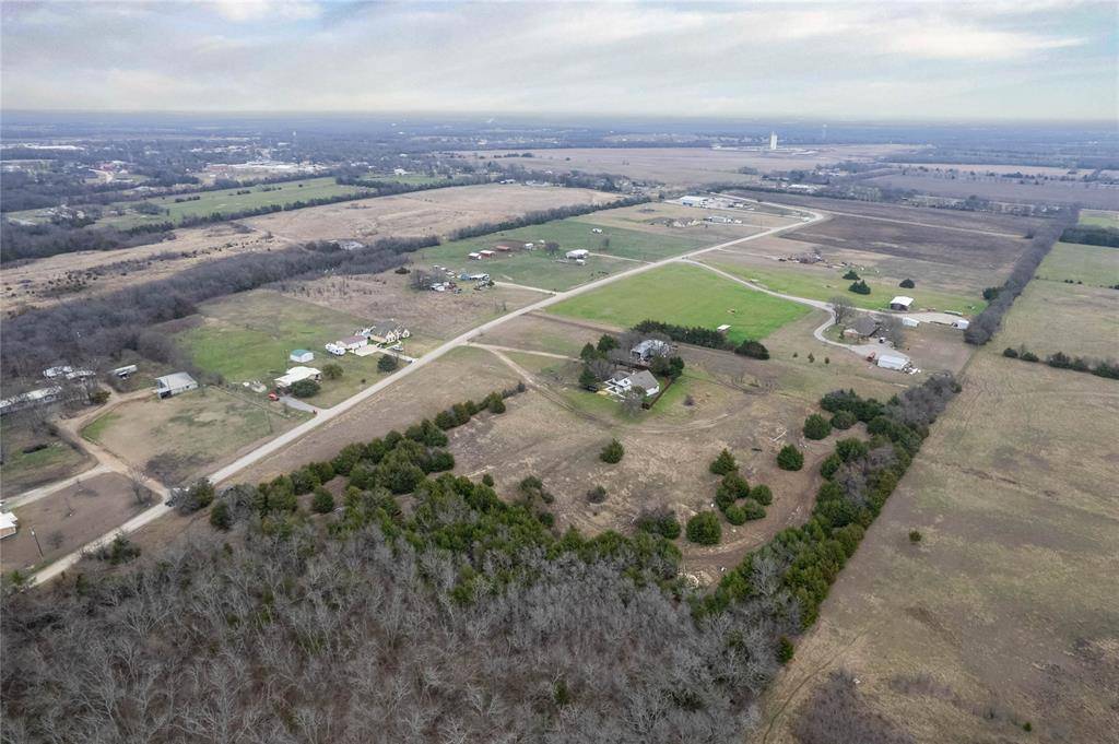 938 County Road 4900, Trenton, TX 75490