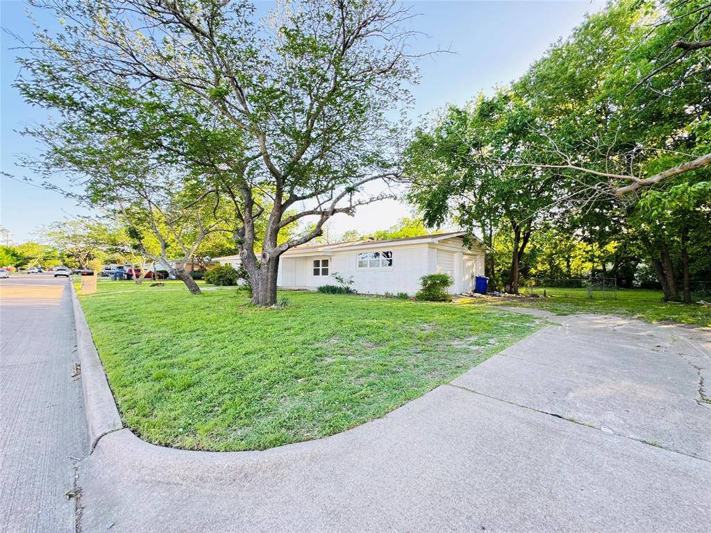 106 Hillcrest Street, Mansfield, TX 76063