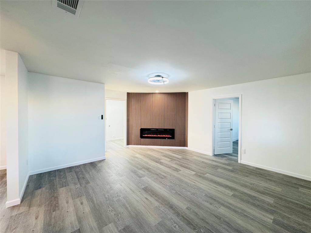 106 Hillcrest Street, Mansfield, TX 76063