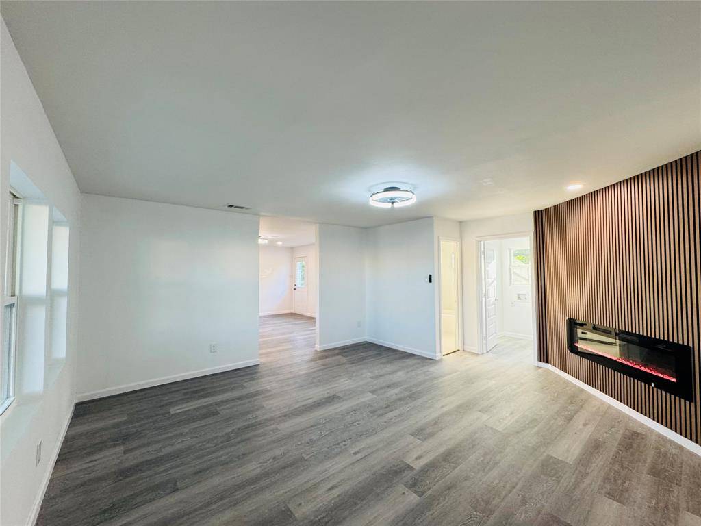 106 Hillcrest Street, Mansfield, TX 76063