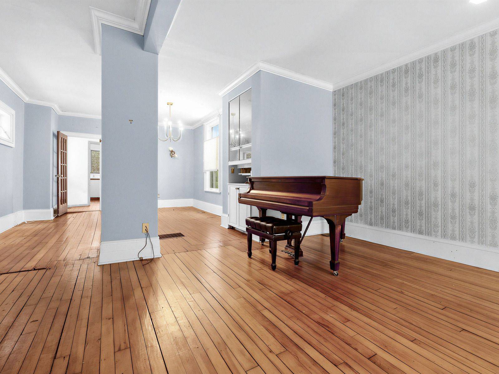 38 Walmsley BLVD, Toronto C02, ON M4V 1X6