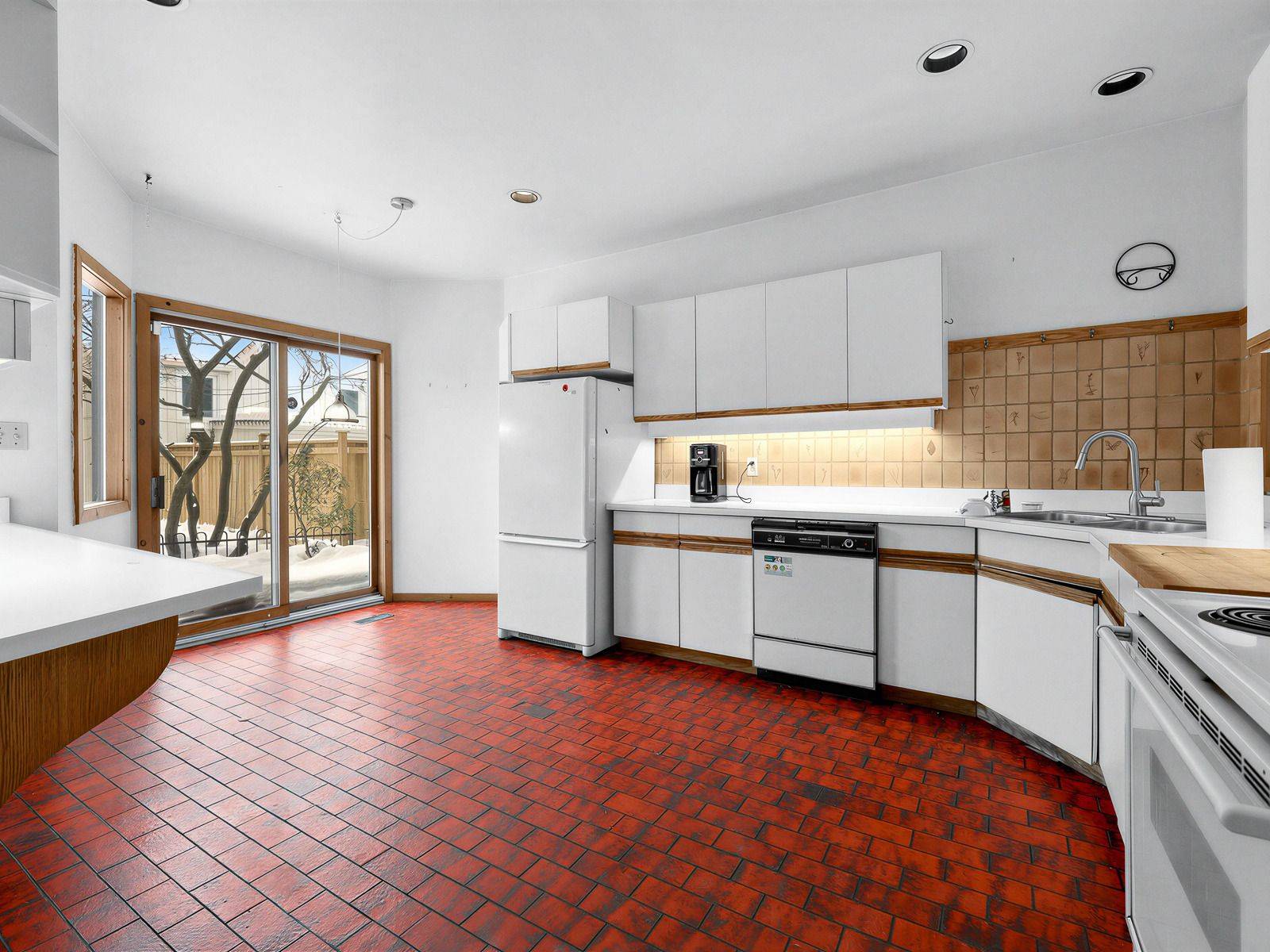 38 Walmsley BLVD, Toronto C02, ON M4V 1X6