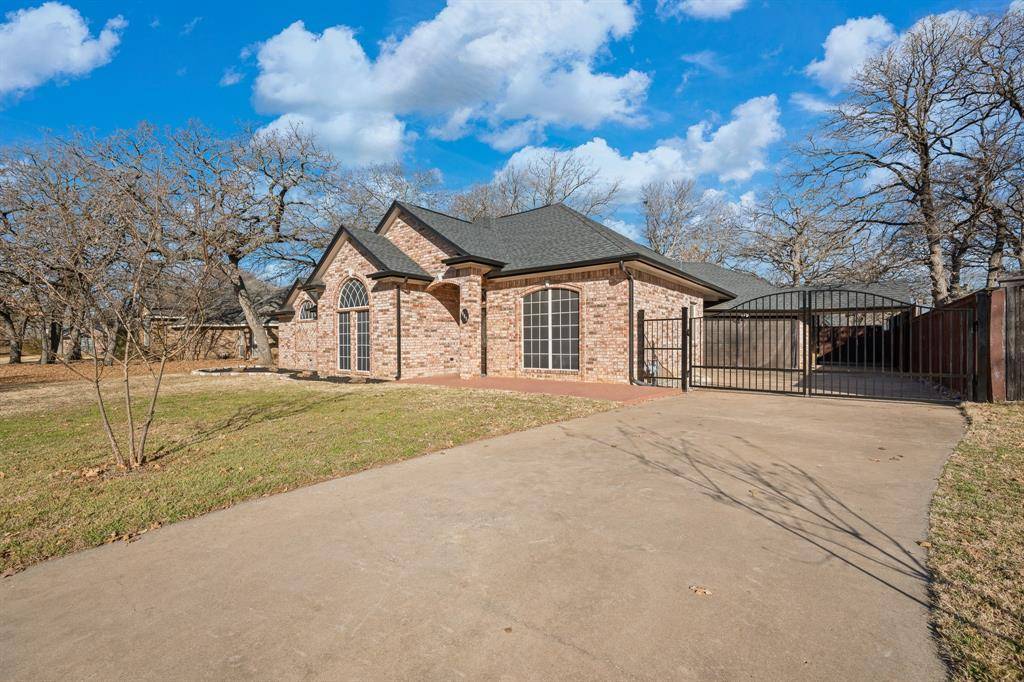 905 Evandale Road, Burleson, TX 76028
