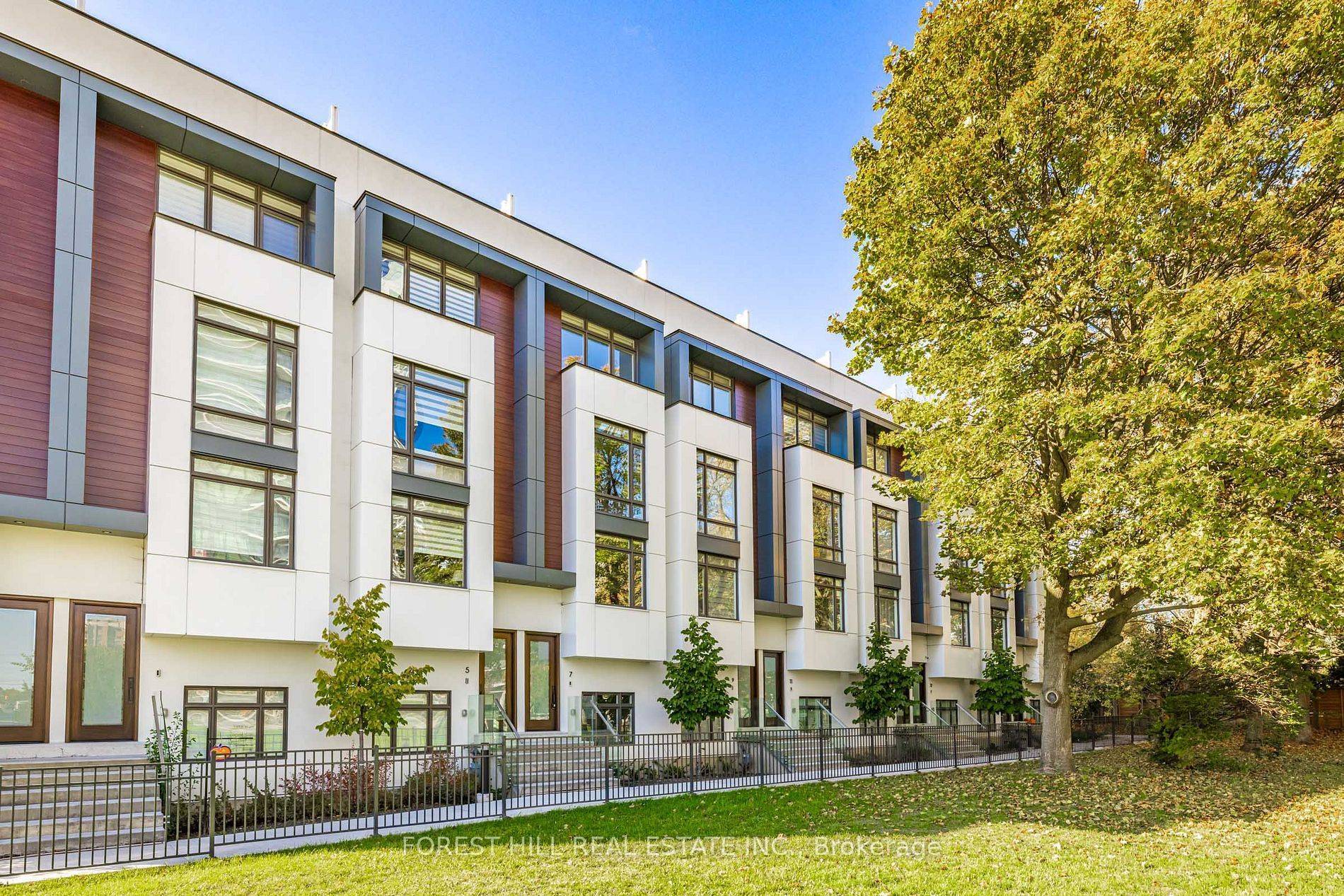 7 Flax Field LN, Toronto C07, ON M4G 1Y4